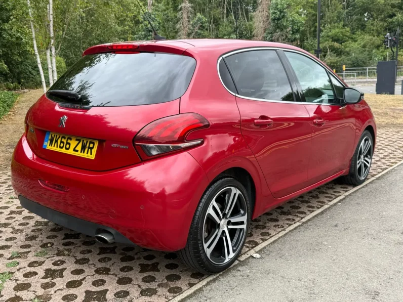 Peugeot 208 Gt line Manual