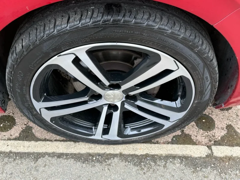 Peugeot 208 Gt line Manual