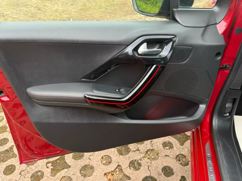 Peugeot 208 Gt line Manual