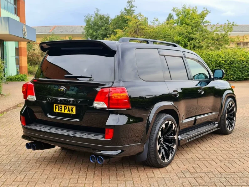 Toyota Land Cruiser 200 Series V8 AX G
