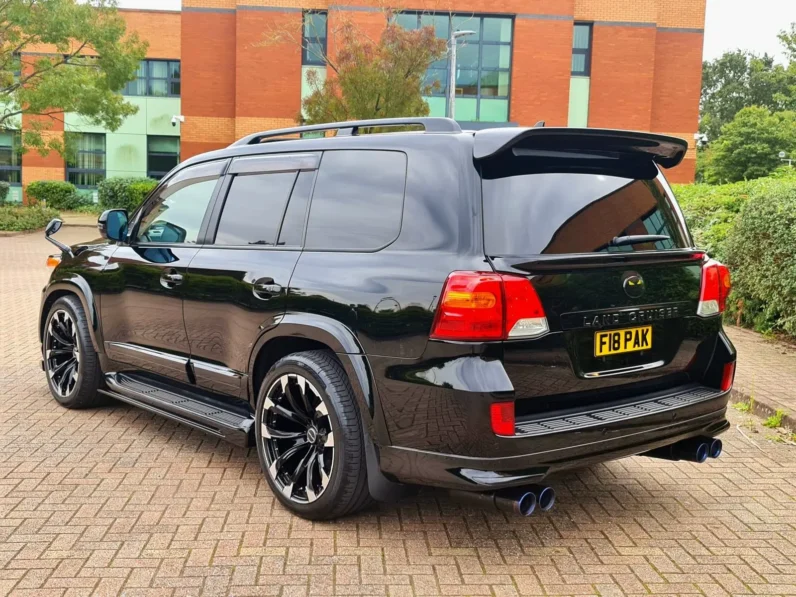 Toyota Land Cruiser 200 Series V8 AX G