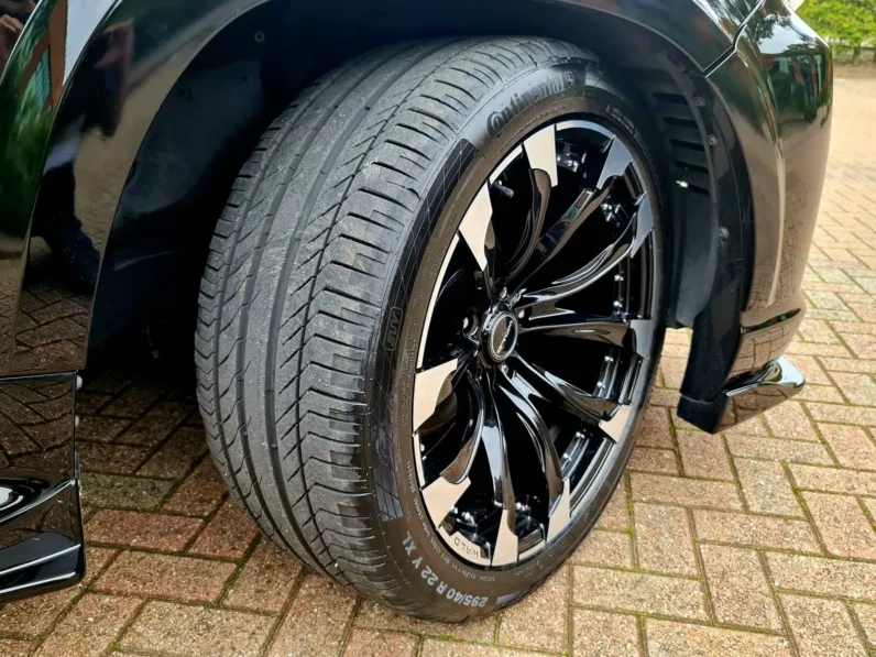 Toyota Land Cruiser 200 Series V8 AX G