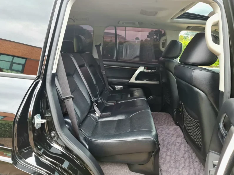 Toyota Land Cruiser 200 Series V8 AX G