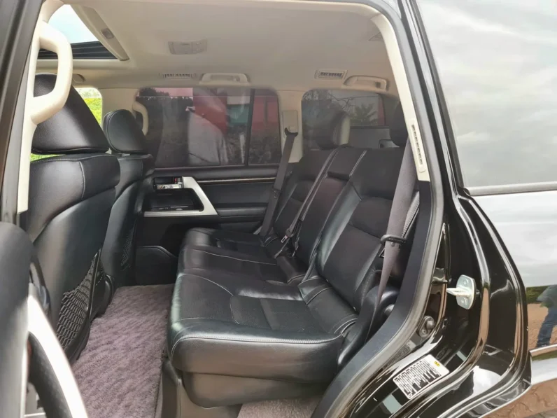 Toyota Land Cruiser 200 Series V8 AX G