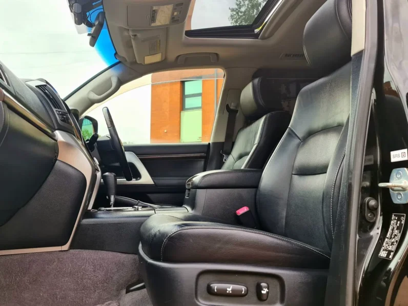Toyota Land Cruiser 200 Series V8 AX G