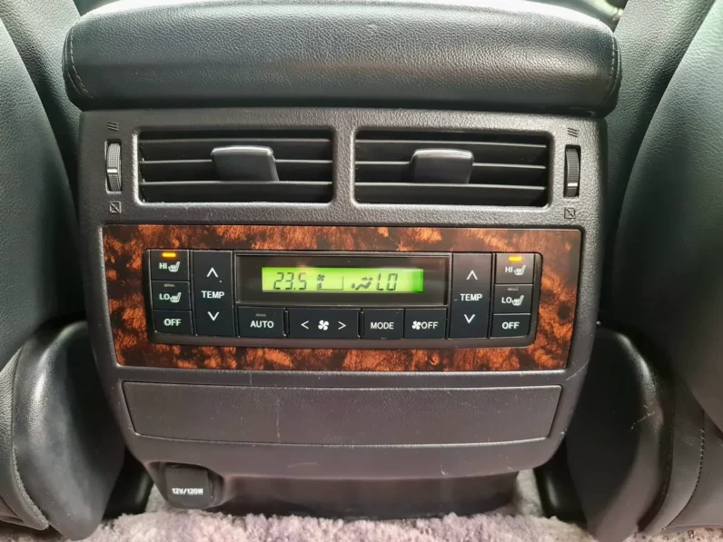 Toyota Land Cruiser 200 Series V8 AX G