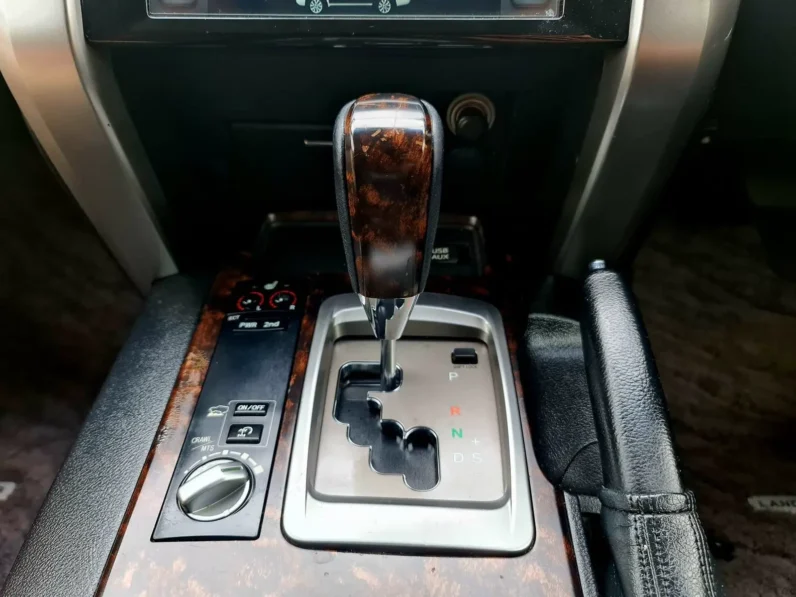 Toyota Land Cruiser 200 Series V8 AX G