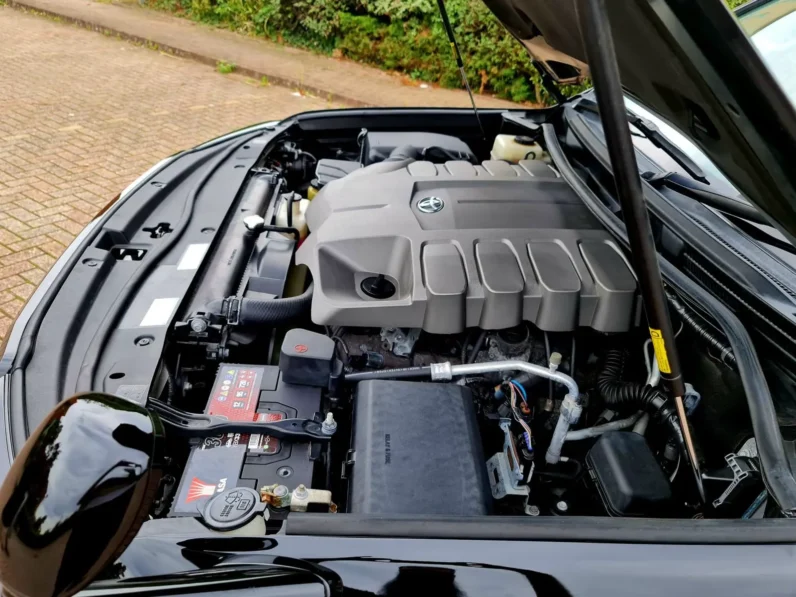 Toyota Land Cruiser 200 Series V8 AX G