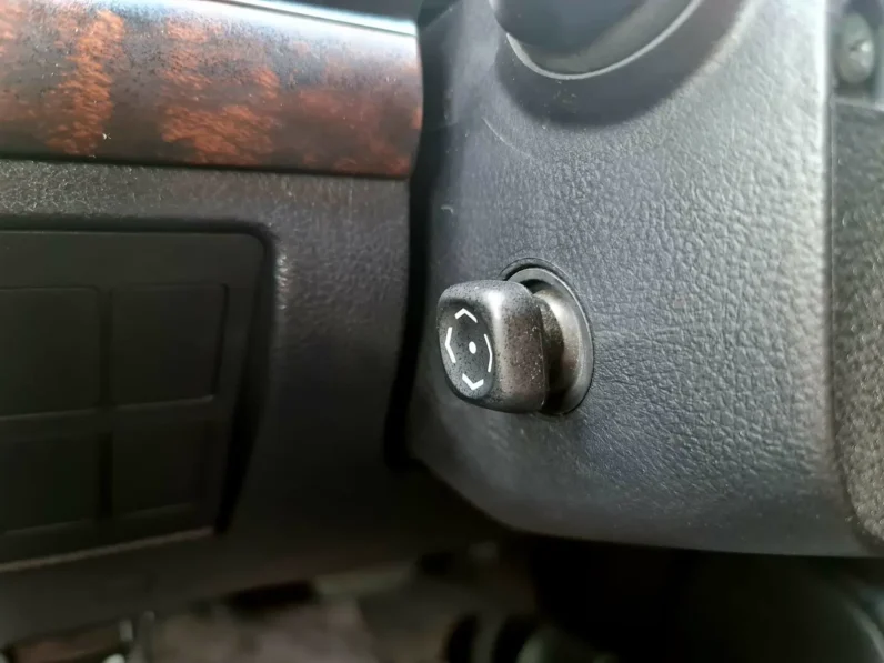 Toyota Land Cruiser 200 Series V8 AX G