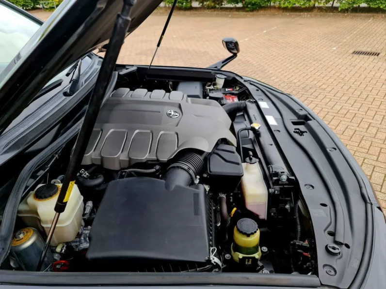 Toyota Land Cruiser 200 Series V8 AX G