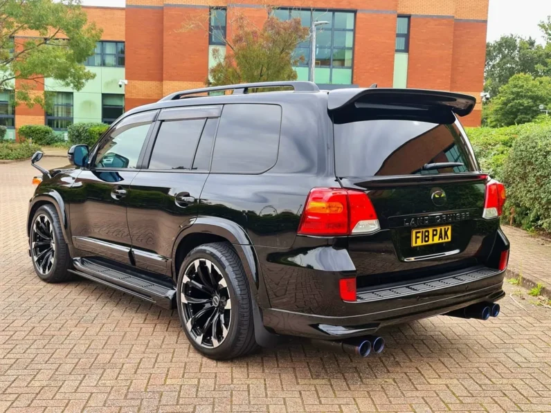 Toyota Land Cruiser 200 Series V8 AX G