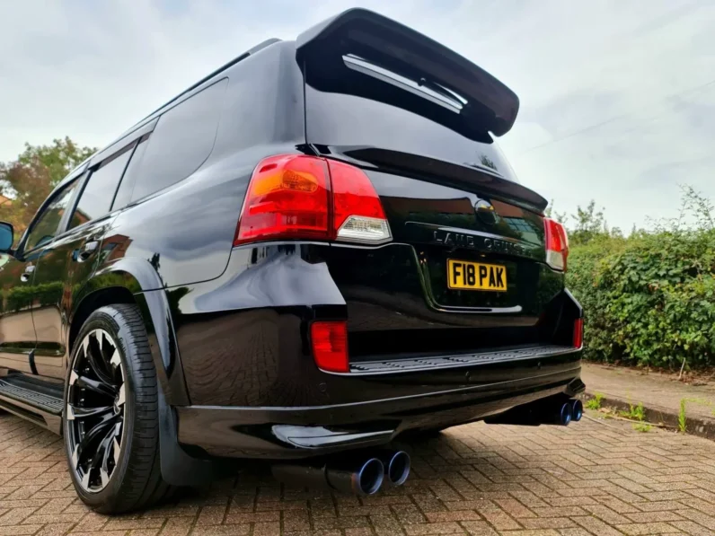 Toyota Land Cruiser 200 Series V8 AX G