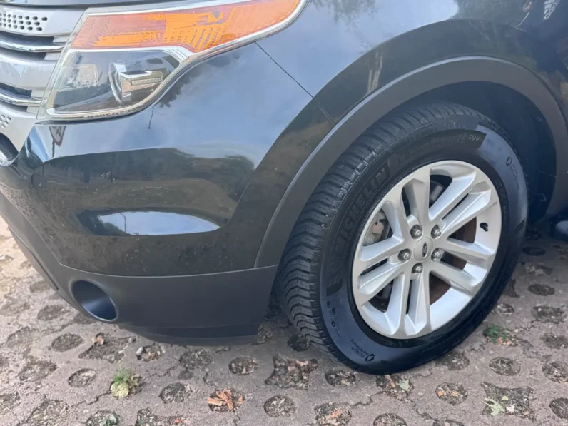 FORD EXPLORER XLT LEFT Black