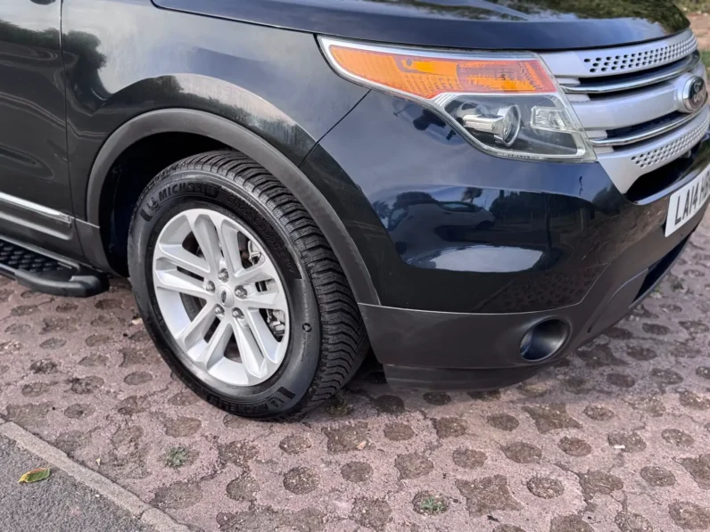 FORD EXPLORER XLT LEFT Black