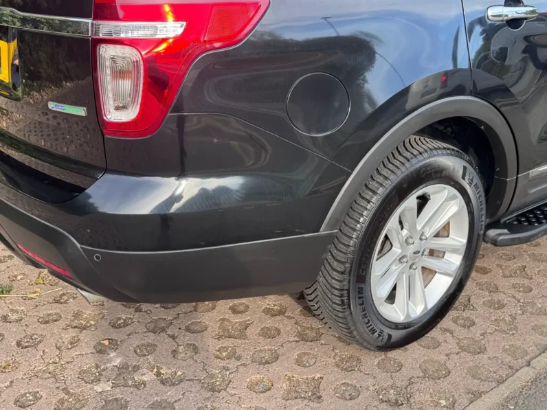 FORD EXPLORER XLT LEFT Black