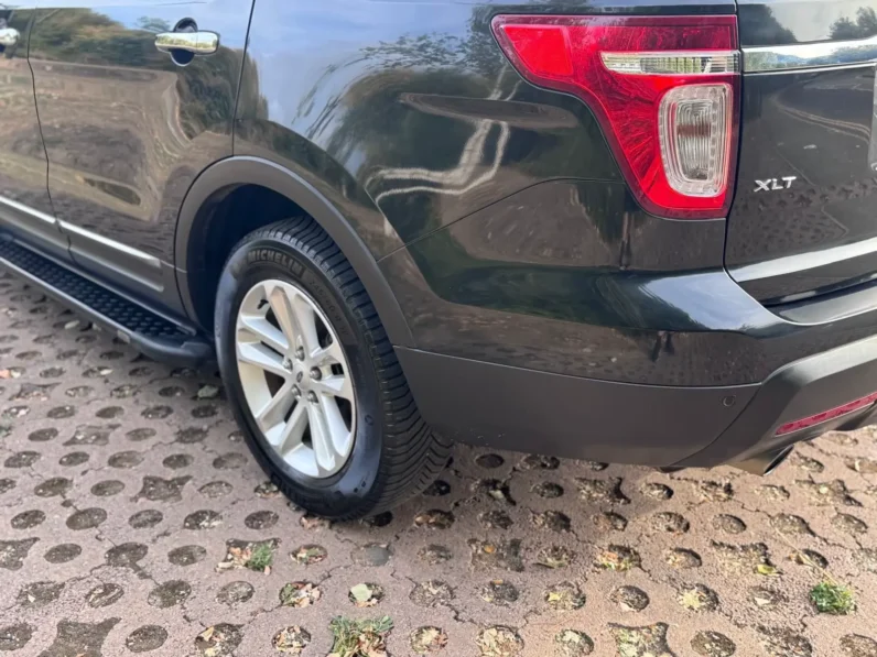 FORD EXPLORER XLT LEFT Black