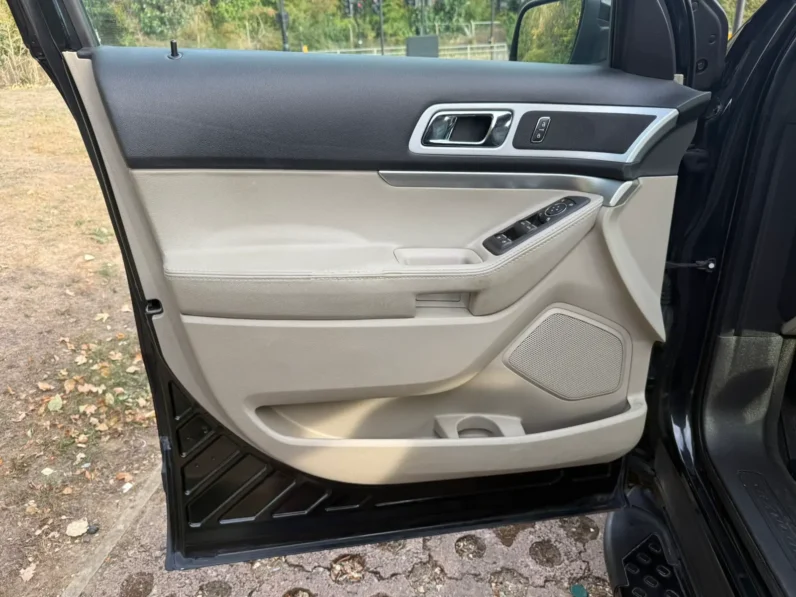 FORD EXPLORER XLT LEFT Black