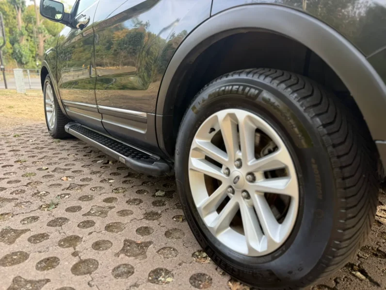 FORD EXPLORER XLT LEFT Black