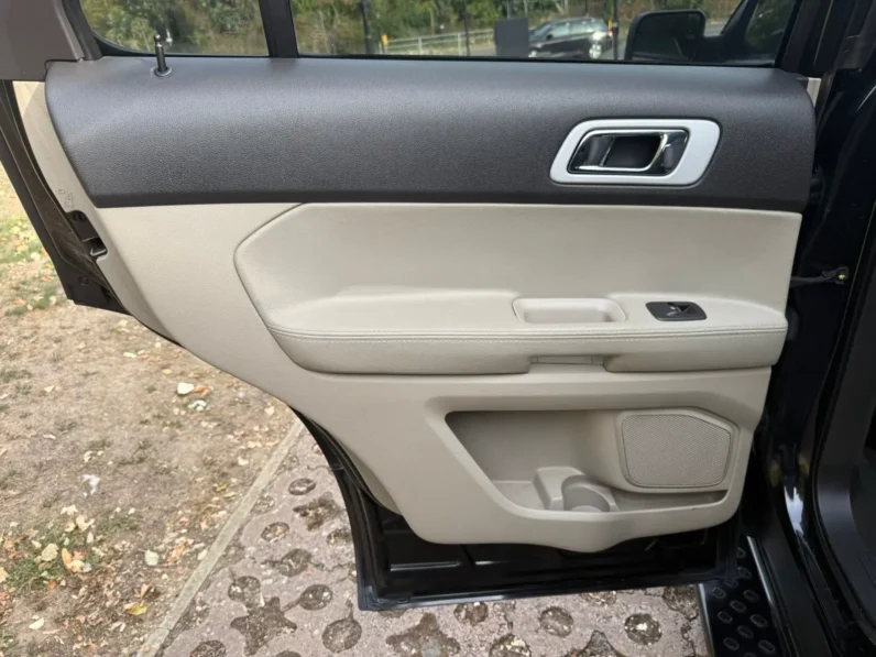 FORD EXPLORER XLT LEFT Black