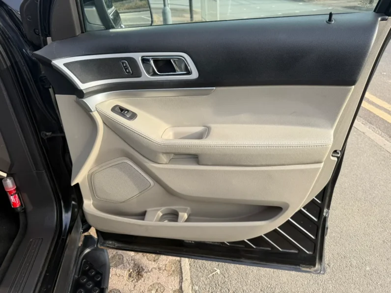 FORD EXPLORER XLT LEFT Black