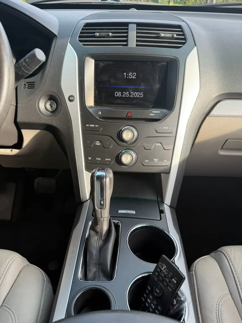 FORD EXPLORER XLT LEFT Black