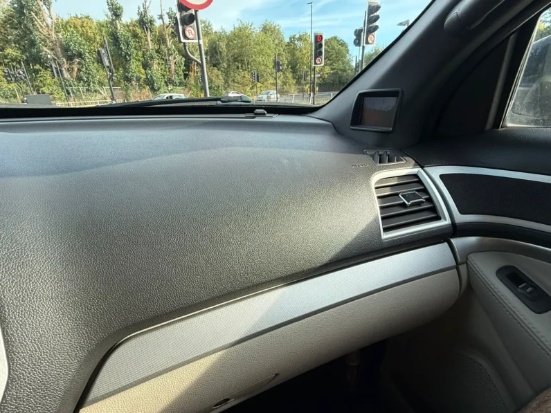 FORD EXPLORER XLT LEFT Black