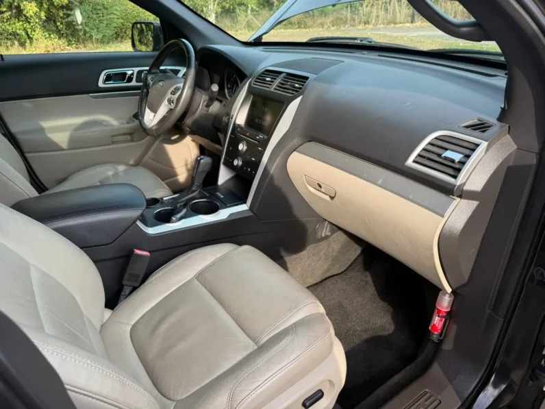 FORD EXPLORER XLT LEFT Black