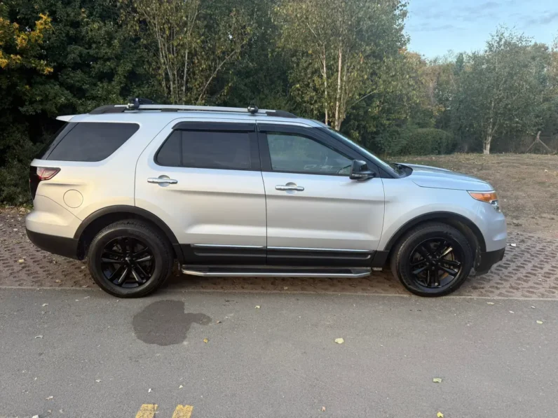 FORD EXPLORER XLT LEFT SILVER