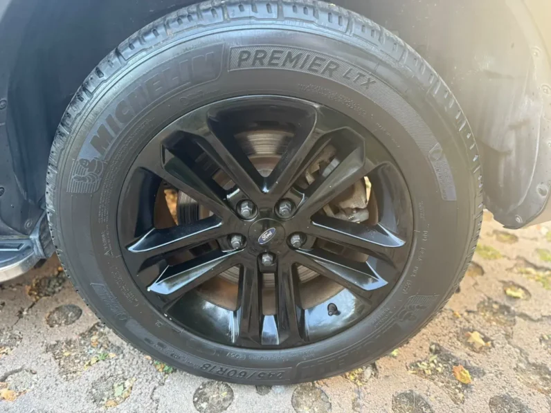 FORD EXPLORER XLT LEFT SILVER