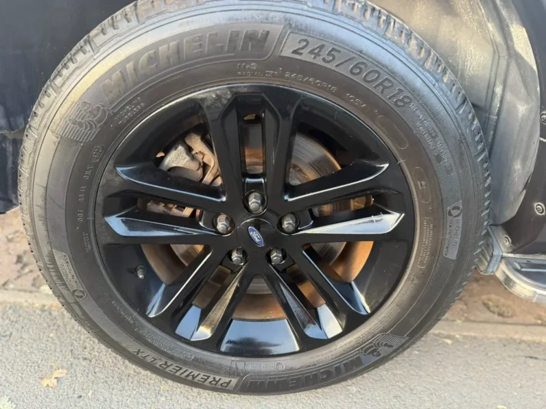 FORD EXPLORER XLT LEFT SILVER