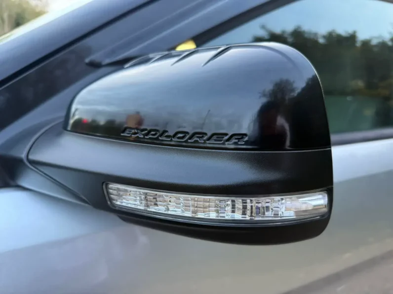 FORD EXPLORER XLT LEFT SILVER