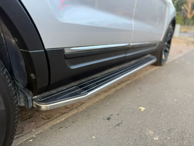 FORD EXPLORER XLT LEFT SILVER