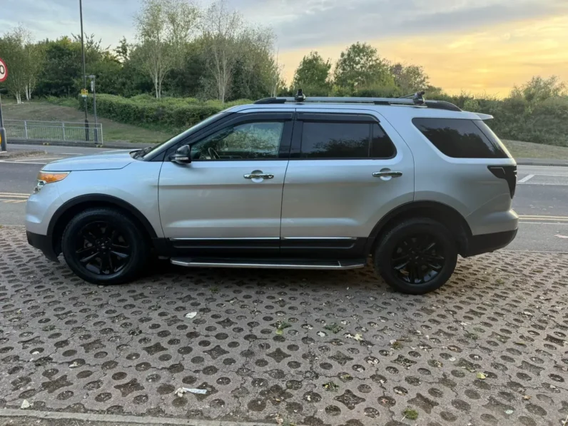 FORD EXPLORER XLT LEFT SILVER