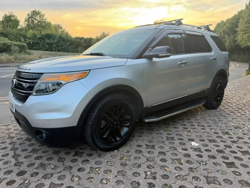 FORD EXPLORER XLT LEFT SILVER