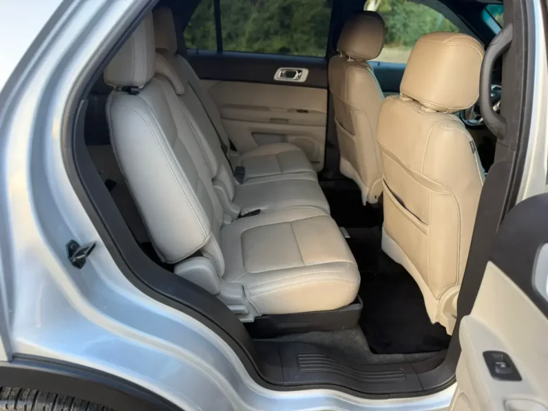 FORD EXPLORER XLT LEFT SILVER