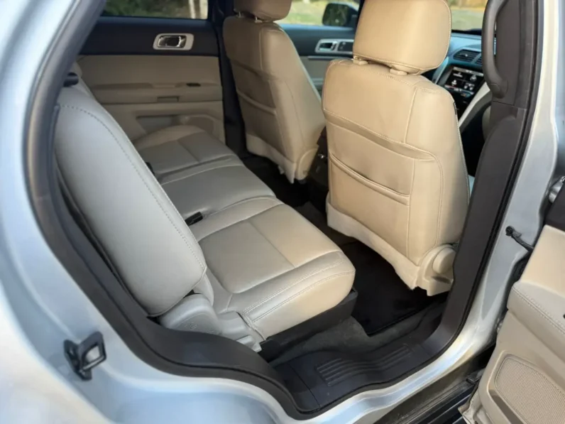 FORD EXPLORER XLT LEFT SILVER