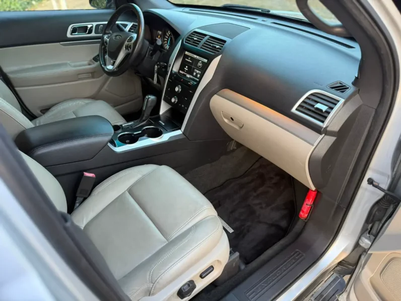 FORD EXPLORER XLT LEFT SILVER