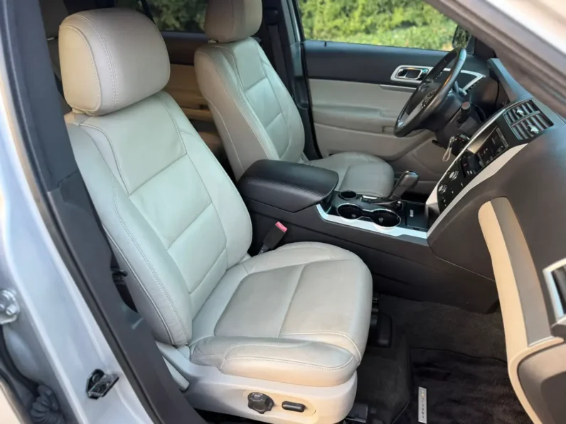 FORD EXPLORER XLT LEFT SILVER