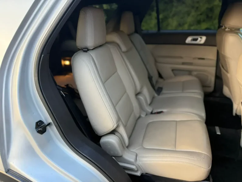 FORD EXPLORER XLT LEFT SILVER