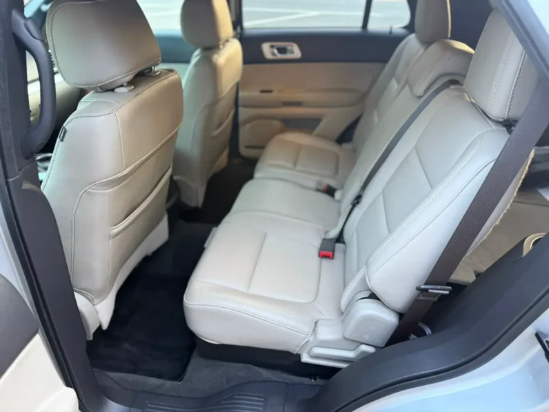 FORD EXPLORER XLT LEFT SILVER