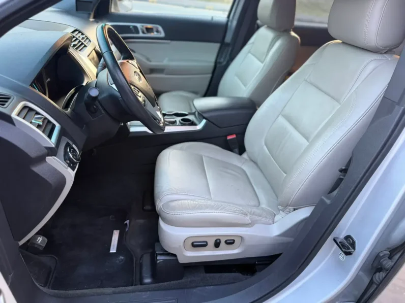 FORD EXPLORER XLT LEFT SILVER