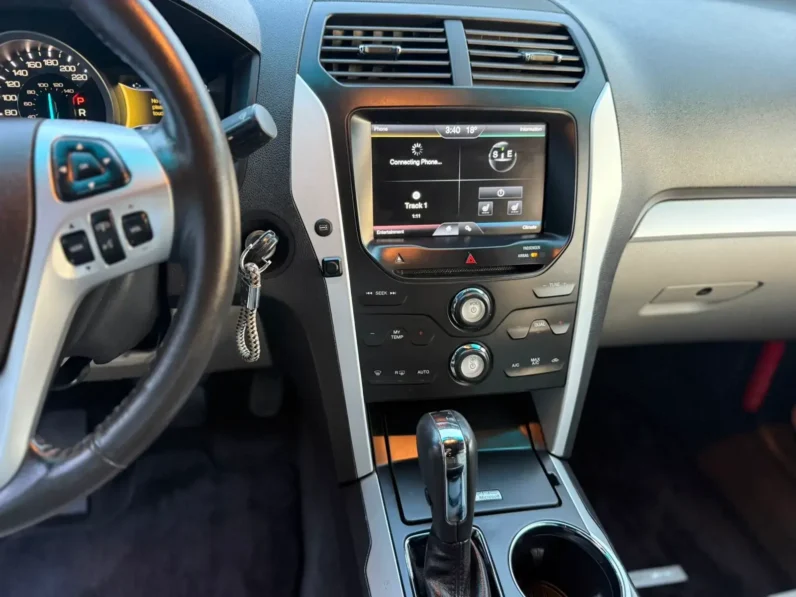 FORD EXPLORER XLT LEFT SILVER