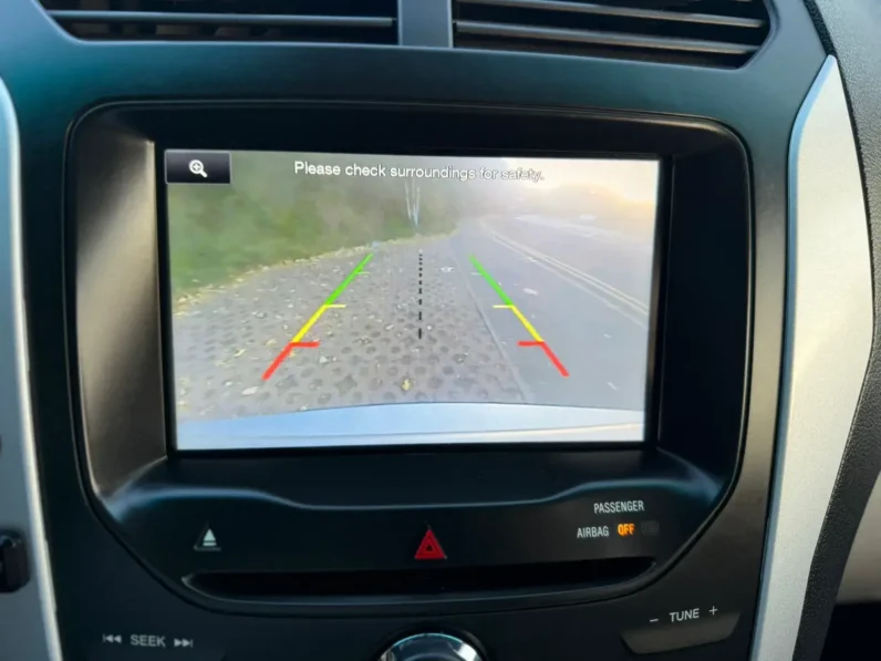 FORD EXPLORER XLT LEFT SILVER