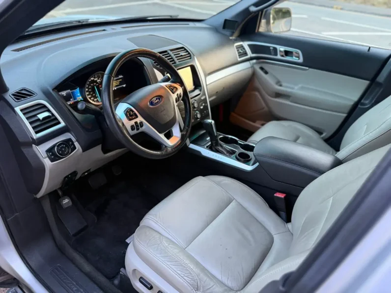 FORD EXPLORER XLT LEFT SILVER