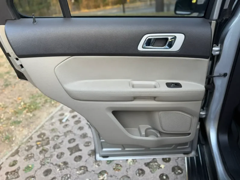 FORD EXPLORER XLT LEFT SILVER