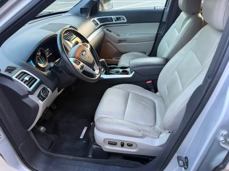 FORD EXPLORER XLT LEFT SILVER