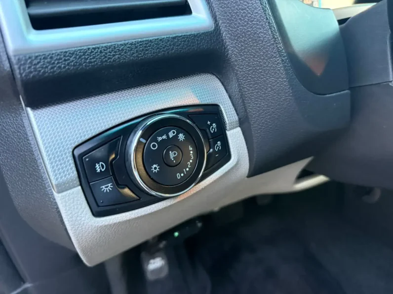 FORD EXPLORER XLT LEFT SILVER