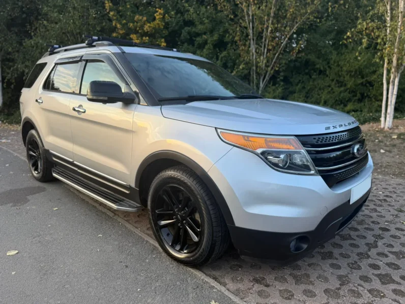 FORD EXPLORER XLT LEFT SILVER