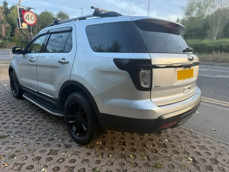 FORD EXPLORER XLT LEFT SILVER