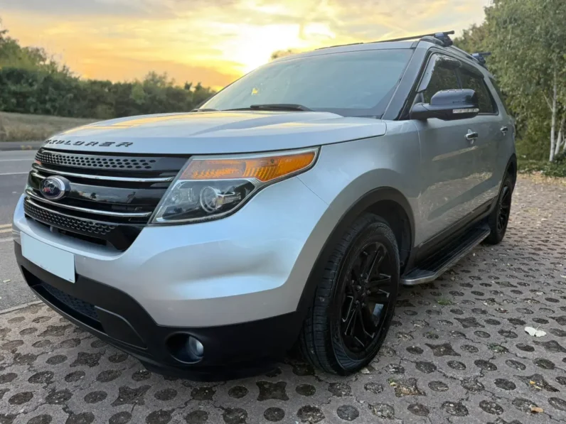 FORD EXPLORER XLT LEFT SILVER